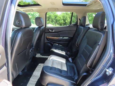 Used 2019 GMC Acadia Denali w/ Technology Package AWD/4WD image 33
