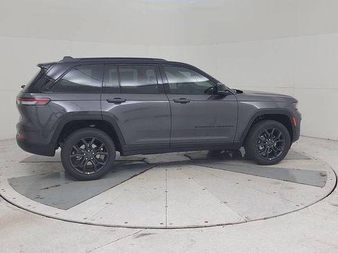 New 2025 Jeep Grand Cherokee Limited image 16