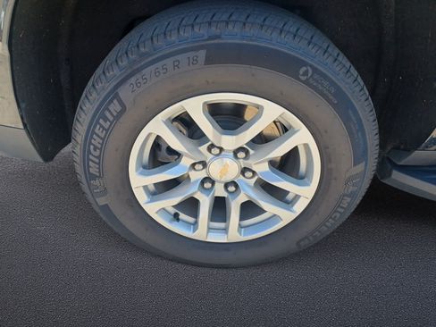 Used 2024 Chevrolet Suburban LT AWD/4WD image 27