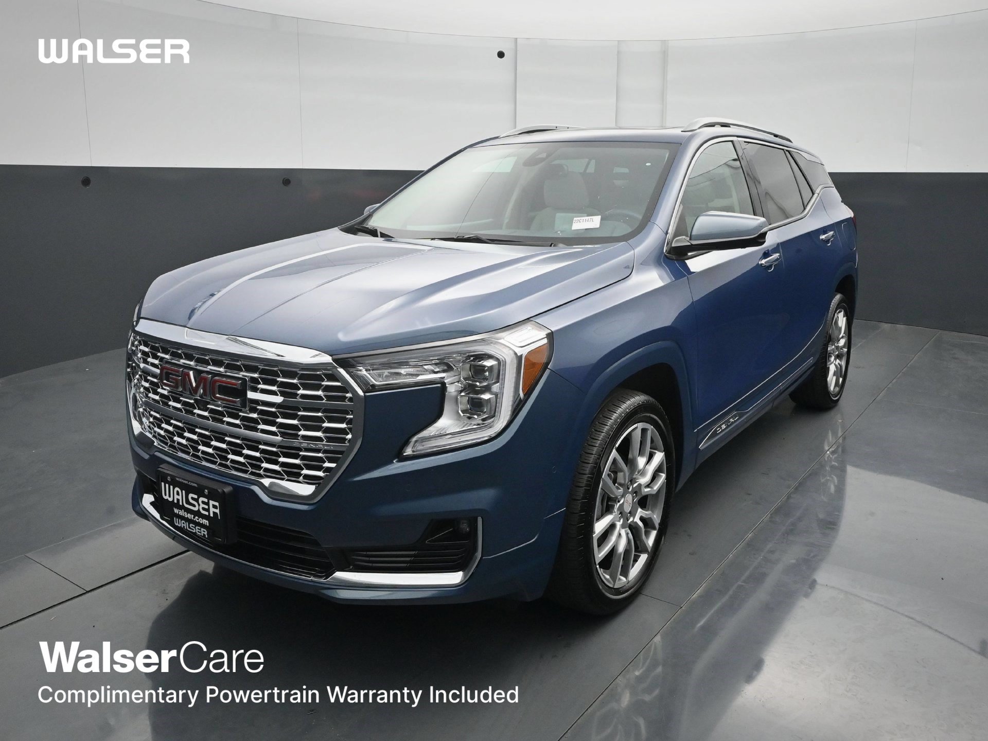 Used 2024 GMC Terrain Denali w/ Denali Premium Package AWD/4WD image 1