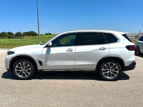 New 2026 BMW X5 sDrive40i w/ Premium Package RWD image 5
