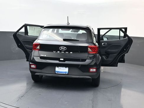 Used 2026 Hyundai Venue SE FWD image 29