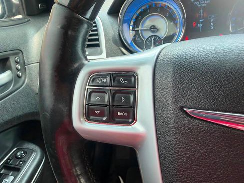 Used 2014 Chrysler 300 C RWD image 25