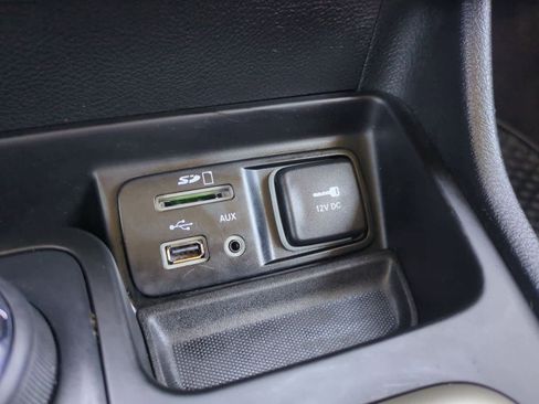 Used 2016 Jeep Cherokee Latitude w/ Cold Weather Group image 29