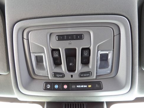 Used 2022 Chevrolet Silverado 1500 LT Trail Boss w/ LT Trail Boss Premium Package image 13