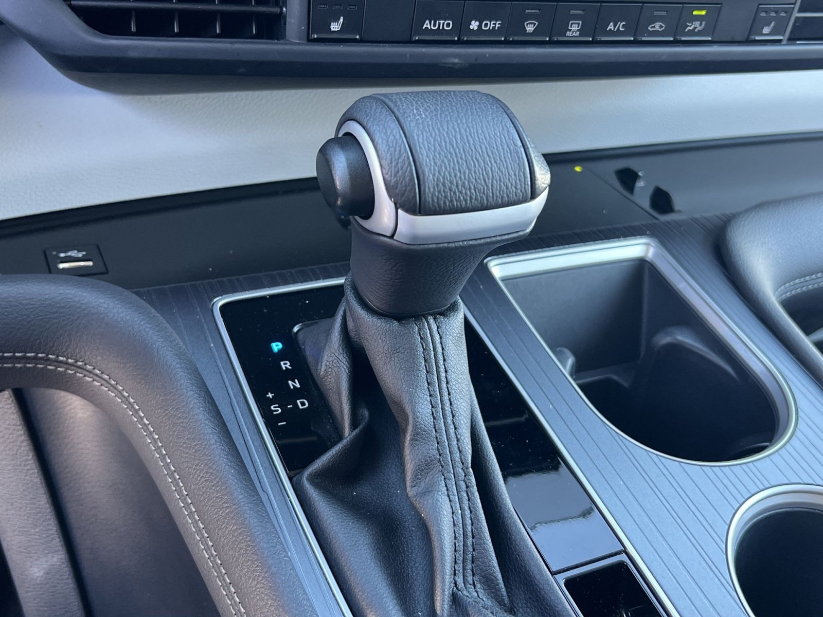 Used 2025 Toyota Sienna XLE FWD image 23