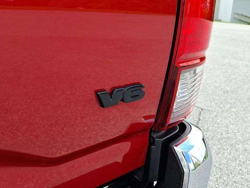 Certified 2022 Toyota Tacoma SR5 AWD/4WD image 29