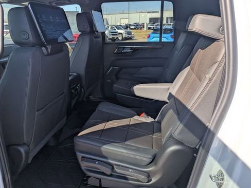 New 2026 Chevrolet Suburban High Country image 9