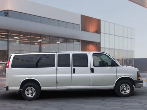 Used 2017 Chevrolet Express 3500 LT w/ LT Preferred Equipment Group image 4