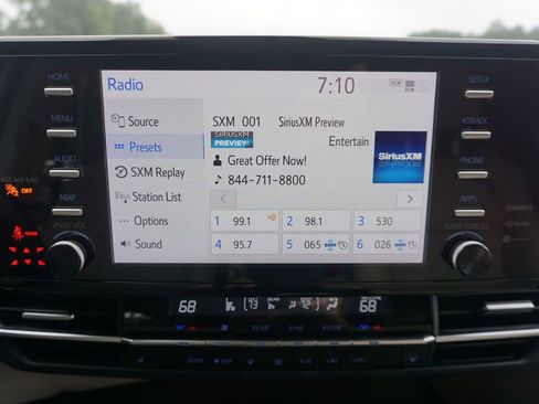 Used 2022 Toyota Sienna XLE FWD image 11
