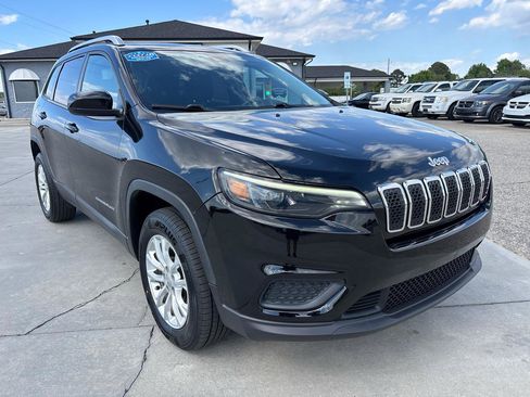 Used 2020 Jeep Cherokee Latitude w/ Cold Weather Group image 2