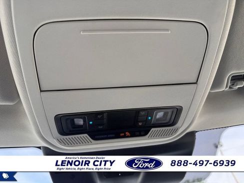 Used 2025 Ford Expedition Active RWD image 17