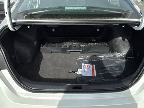 New 2025 Nissan Altima 2.5 SR image 11