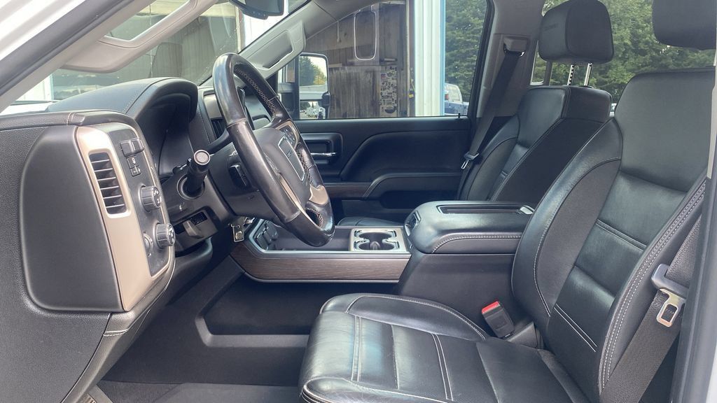 Used 2019 GMC Sierra 2500 Denali w/ Duramax Plus Package AWD/4WD image 16
