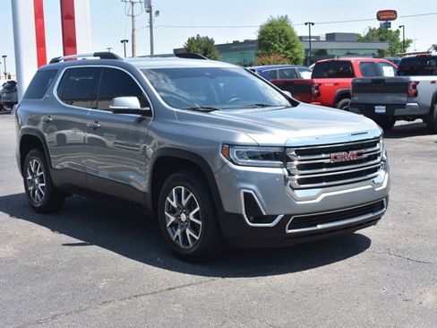 Used 2023 GMC Acadia SLT FWD image 3