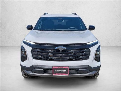 New 2026 Chevrolet Equinox LT image 2