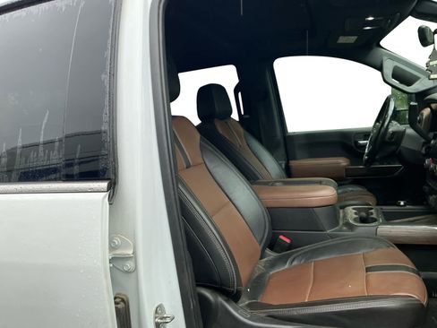 Used 2022 Chevrolet Silverado 3500 High Country w/ Technology Package AWD/4WD image 15
