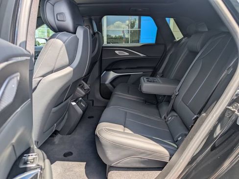 Used 2024 Cadillac Lyriq Luxury AWD/4WD image 15