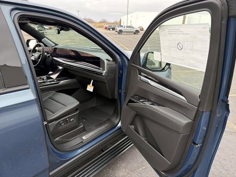 New 2026 Cadillac Escalade ESV Sport w/ Touring Package image 39