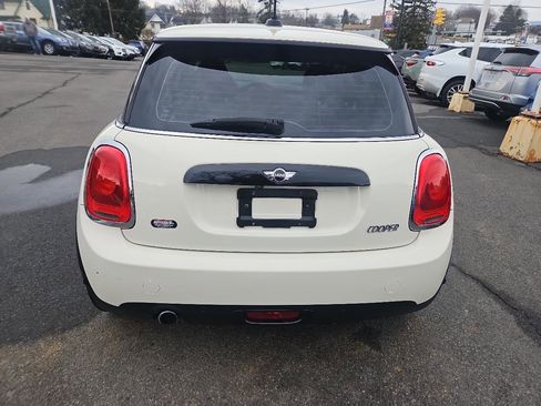 Used 2018 MINI Cooper 2-Door Hardtop image 4