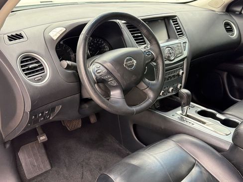 Used 2018 Nissan Pathfinder SL w/ SL Premium Package FWD image 4