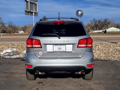 Used 2017 Dodge Journey SXT w/ Comfort/Convenience Group image 4