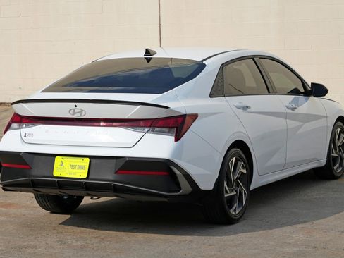 Used 2025 Hyundai Elantra Sport FWD image 45