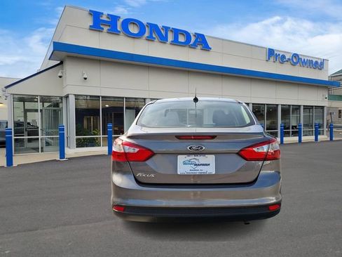 Used 2012 Ford Focus S FWD image 5