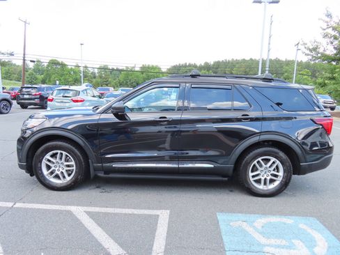 Used 2025 Ford Explorer Active AWD/4WD image 9