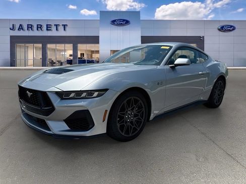 Used 2025 Ford Mustang GT w/ GT Performance Package RWD image 2