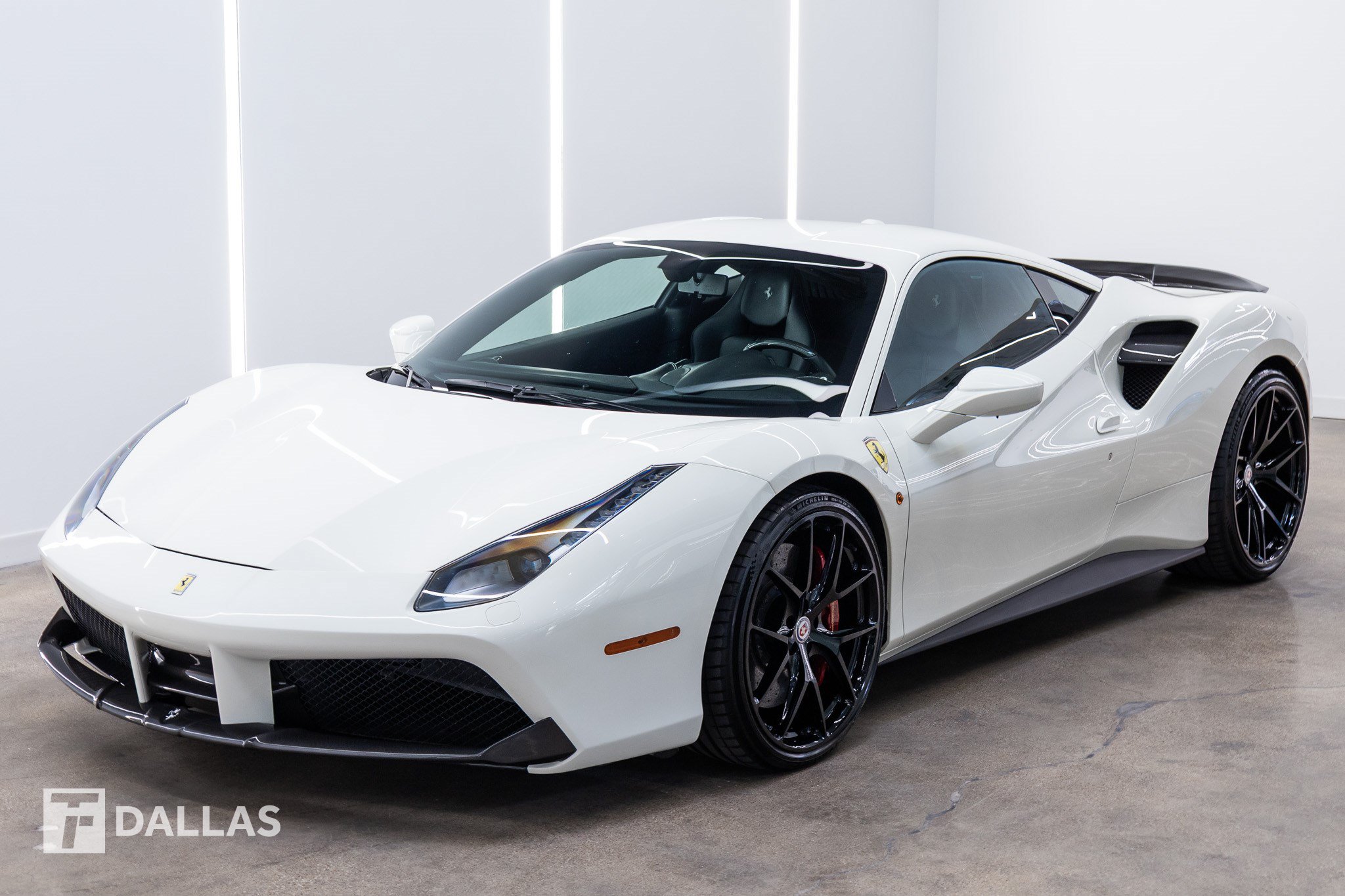 Used 2017 Ferrari 488 GTB RWD image 2