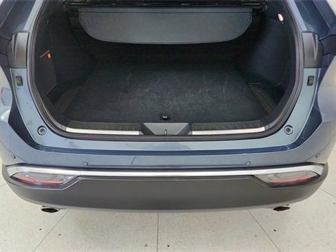 Used 2023 Toyota Venza Limited image 12