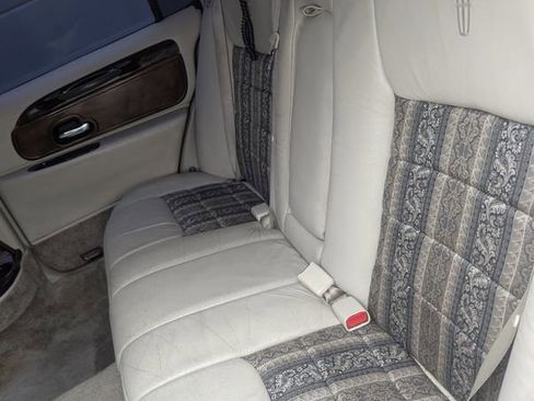 Used 1999 Lincoln Town Car Executive image 40