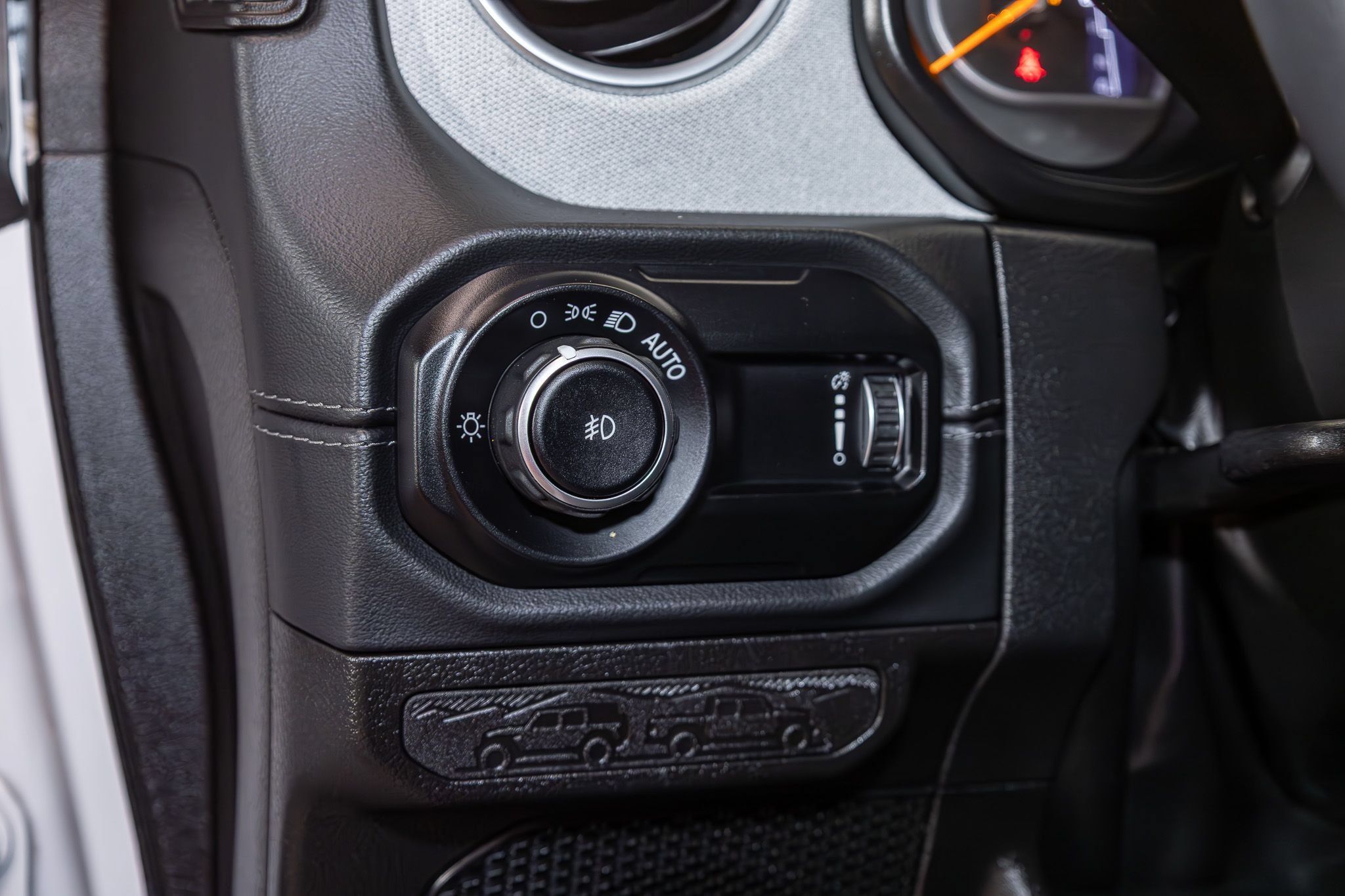Used 2024 Jeep Wrangler Unlimited Sahara w/ Technology Group AWD/4WD image 17