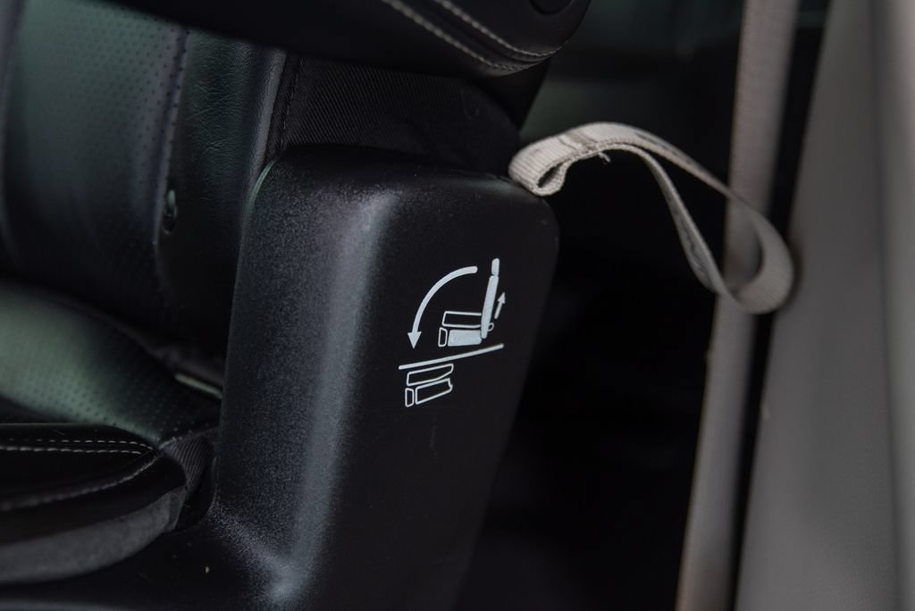 Used 2024 Chrysler Pacifica Touring-L FWD image 7