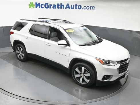 Used 2019 Chevrolet Traverse LT w/ LT Premium Package AWD/4WD image 3