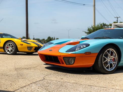 Used 2006 Ford GT RWD image 23