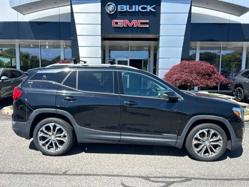 Used 2019 GMC Terrain SLT w/ Preferred Package AWD/4WD image 2