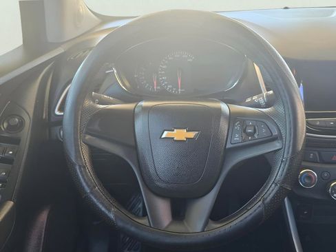 Used 2020 Chevrolet Trax LS image 44