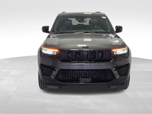 Used 2023 Jeep Grand Cherokee Altitude AWD/4WD image 20