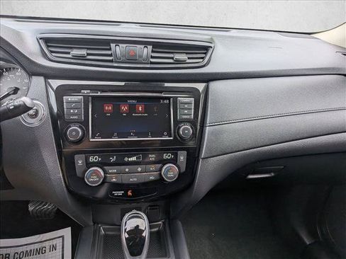 Used 2019 Nissan Rogue SV AWD/4WD image 12