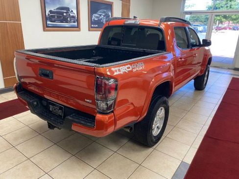 Used 2018 Toyota Tacoma TRD Sport AWD/4WD image 4