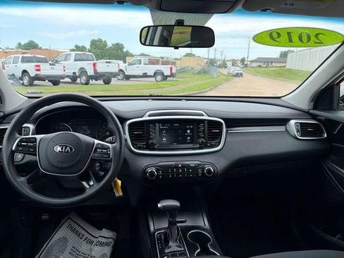 Used 2019 Kia Sorento L FWD image 22