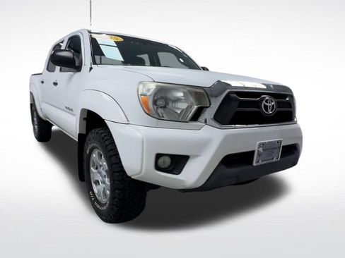 Used 2015 Toyota Tacoma 4x4 Double Cab w/ TRD Off-Road Package image 2