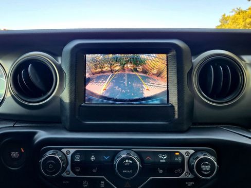 Used 2023 Jeep Wrangler Willys image 18