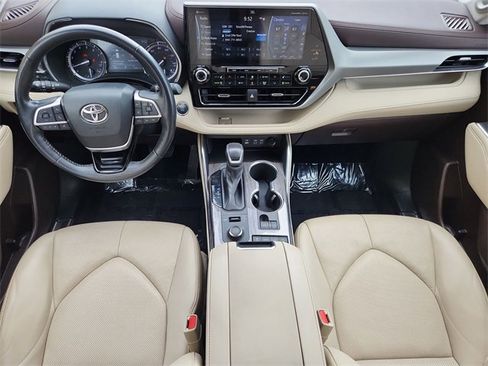 Used 2022 Toyota Highlander Platinum image 21