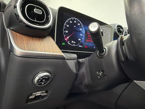 Used 2024 Mercedes-Benz GLC 300 4MATIC image 28