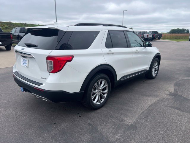 Used 2024 Ford Explorer XLT w/ Equipment Group 202A AWD/4WD image 5