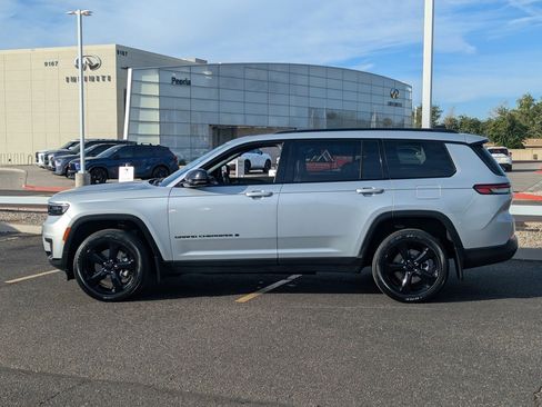 Used 2023 Jeep Grand Cherokee L Altitude image 3