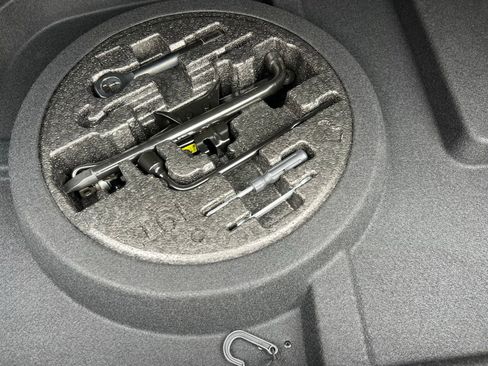 Used 2019 Genesis G90 5.0 Ultimate image 21